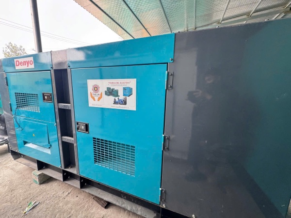 Máy phát điện Denyo 100kVA phù hợp cho nhà xưởng, khách sạn, văn phòng và trường học cần nguồn điện dự phòng ổn định.
